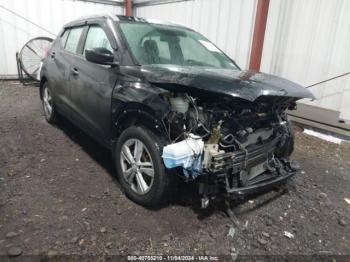  Salvage Nissan Kicks