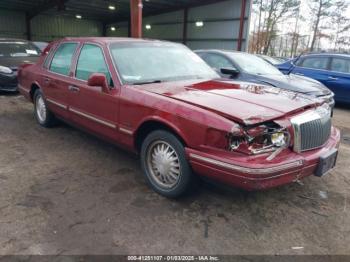  Salvage Lincoln Towncar