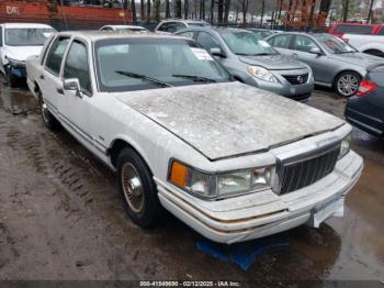  Salvage Lincoln Towncar