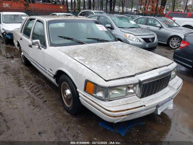  Salvage Lincoln Towncar