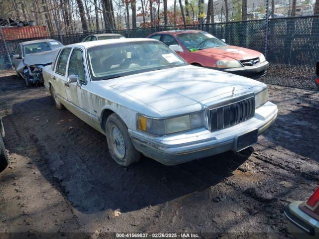  Salvage Lincoln Towncar