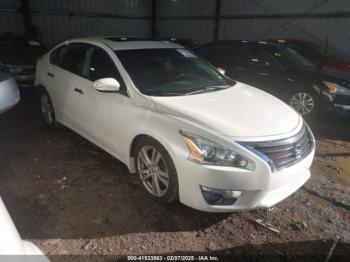  Salvage Nissan Altima