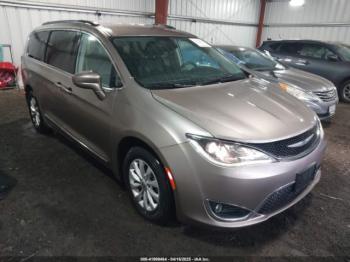  Salvage Chrysler Pacifica