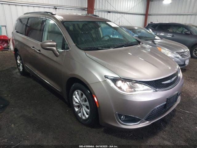  Salvage Chrysler Pacifica