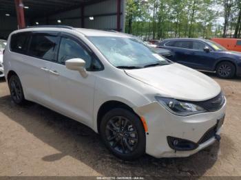  Salvage Chrysler Pacifica