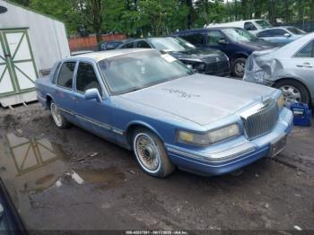  Salvage Lincoln Towncar