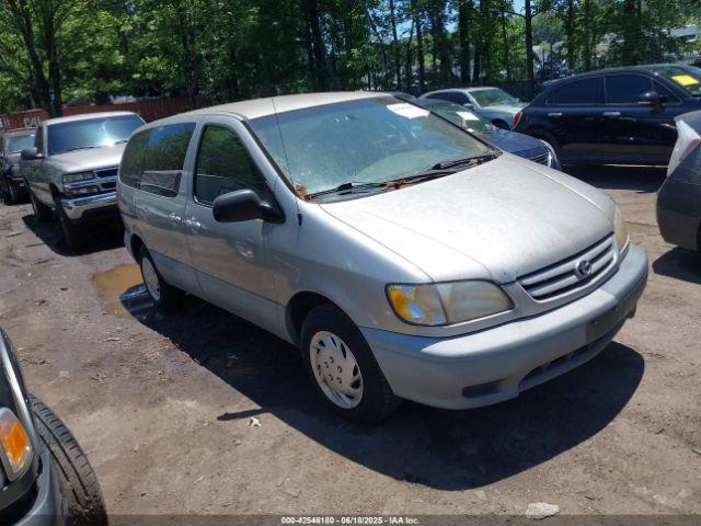  Salvage Toyota Sienna