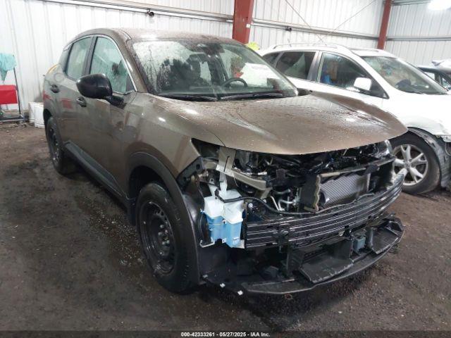  Salvage Nissan Kicks