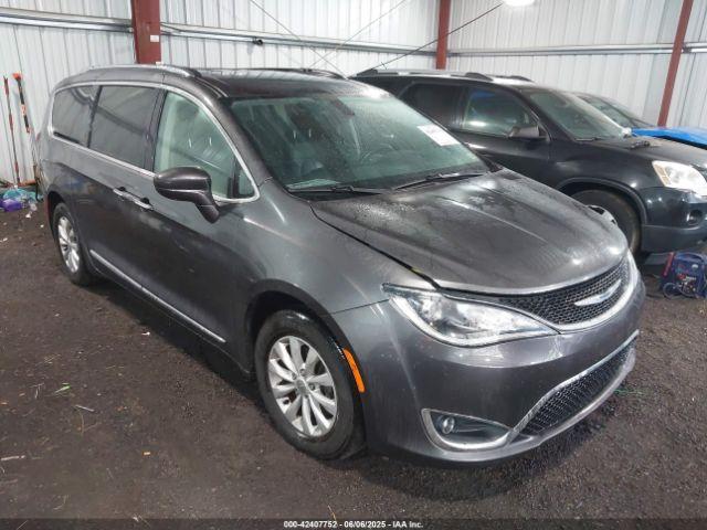  Salvage Chrysler Pacifica