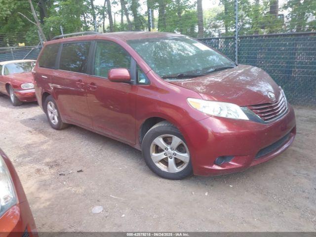  Salvage Toyota Sienna