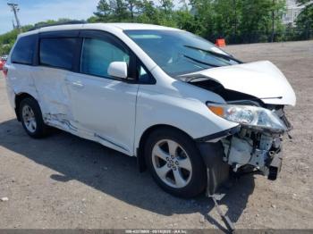  Salvage Toyota Sienna