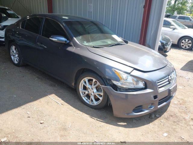  Salvage Nissan Maxima