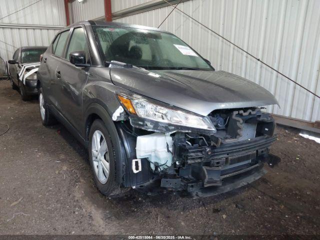  Salvage Nissan Kicks