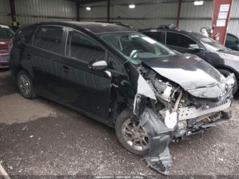  Salvage Toyota Prius v