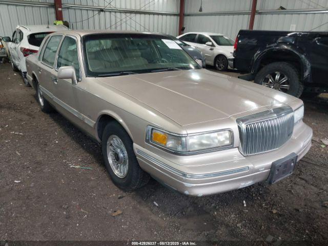  Salvage Lincoln Towncar