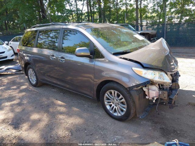  Salvage Toyota Sienna