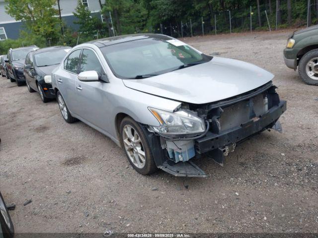  Salvage Nissan Maxima