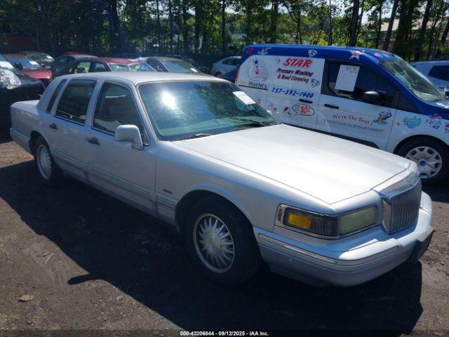  Salvage Lincoln Towncar