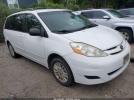 Toyota Sienna Le Image 1