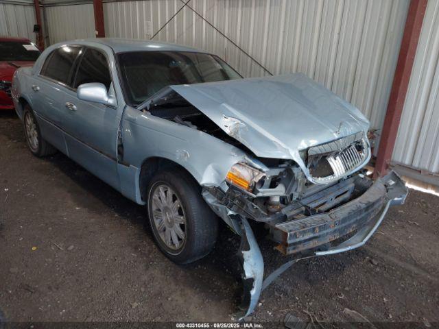  Salvage Lincoln Towncar
