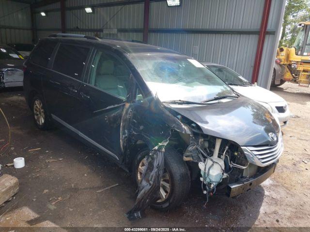  Salvage Toyota Sienna