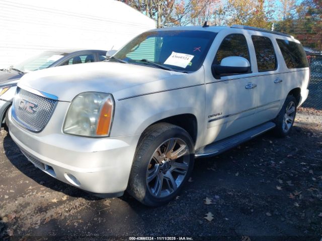 GMC Yukon Denali Image 3