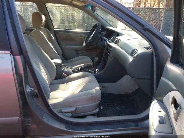 Toyota Camry Ce Image 7