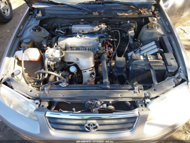 Toyota Camry Ce Image 9