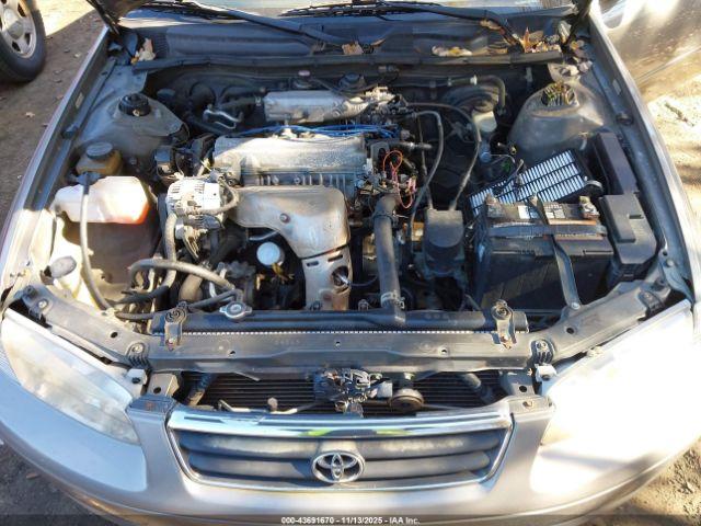 Toyota Camry Ce Image 9