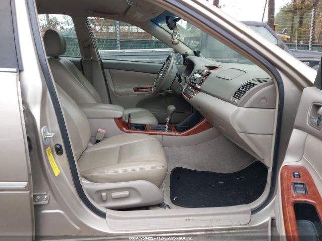 Toyota Camry Xle Image 2