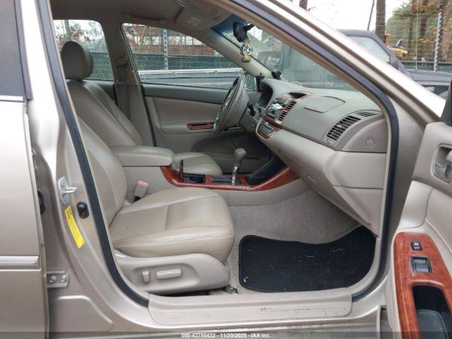 Toyota Camry Xle Image 2