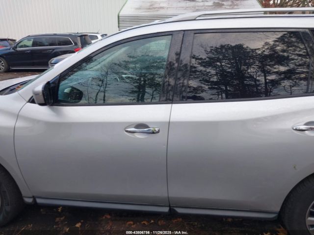 Nissan Pathfinder Sv Image 9