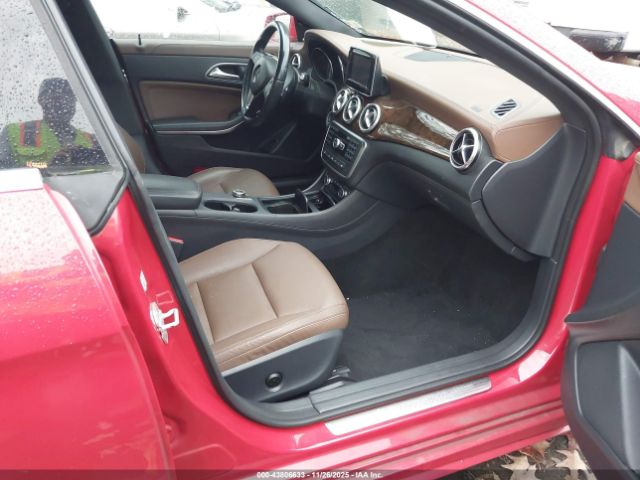 Mercedes-Benz Cla-class 4matic Image 3