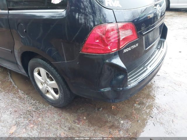 Volkswagen Routan Se Image 2