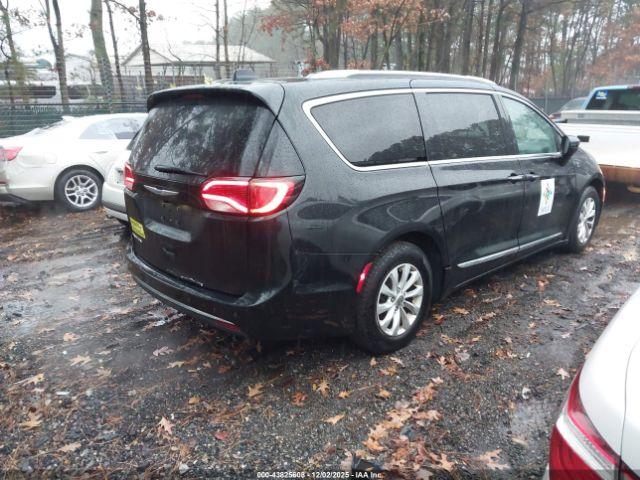 Chrysler Pacifica Touring L Image 8