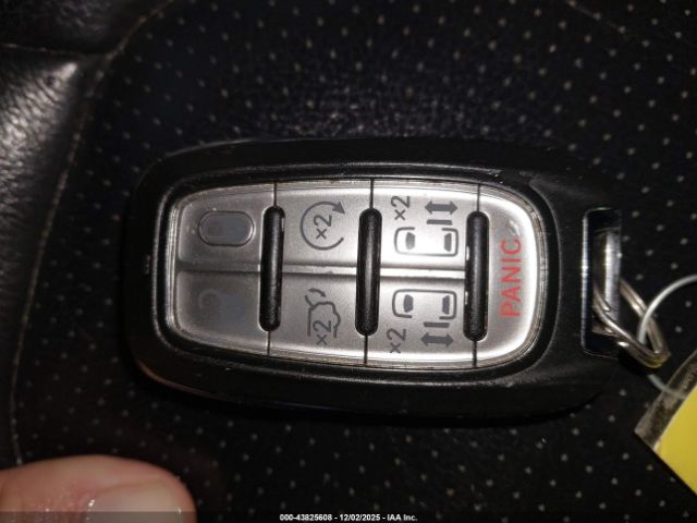 Chrysler Pacifica Touring L Image 14