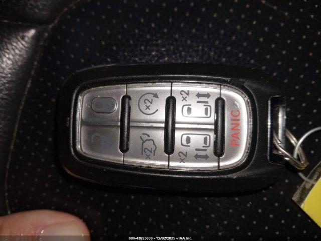 Chrysler Pacifica Touring L Image 14