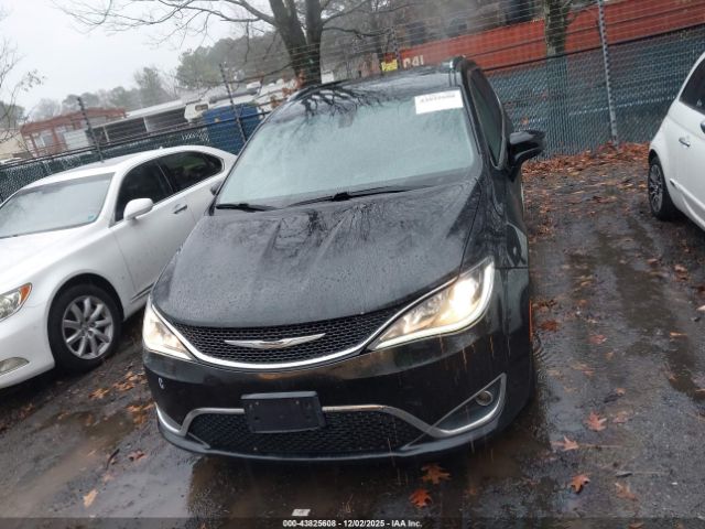 Chrysler Pacifica Touring L Image 15