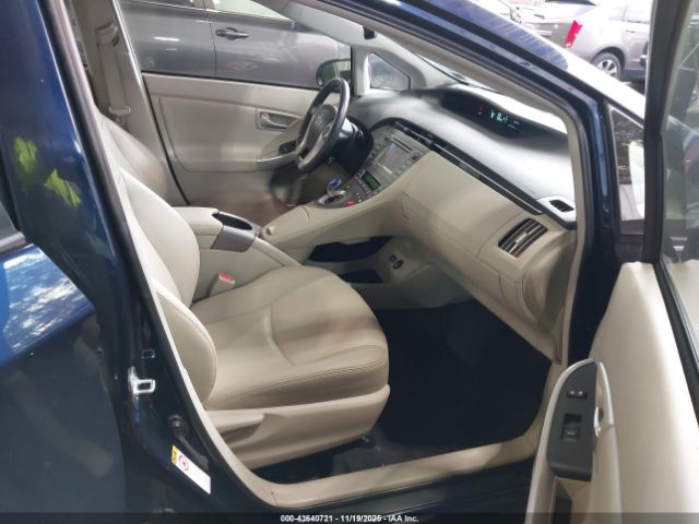 Toyota Prius Four Image 12