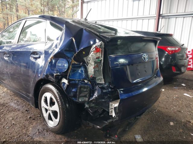 Toyota Prius Four Image 6