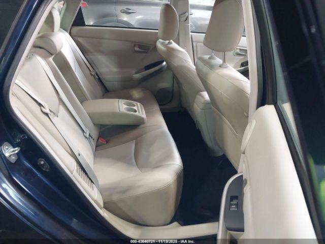 Toyota Prius Four Image 14