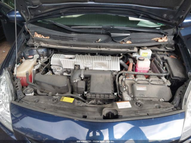 Toyota Prius Four Image 8