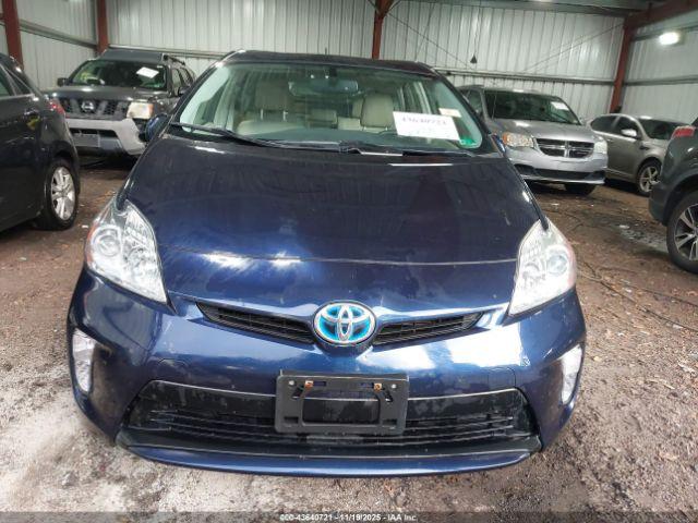 Toyota Prius Four Image 7