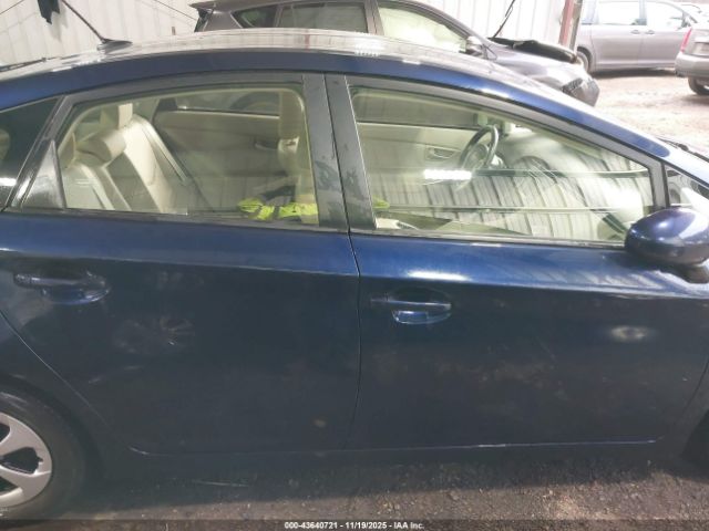 Toyota Prius Four Image 15