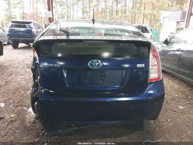 Toyota Prius Four Image 11