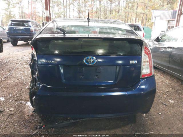 Toyota Prius Four Image 11