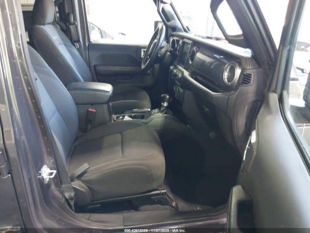 Jeep Wrangler Sahara 4x4 Image 2