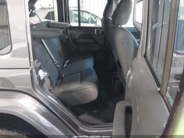 Jeep Wrangler Sahara 4x4 Image 8