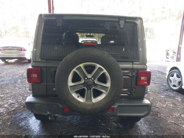 Jeep Wrangler Sahara 4x4 Image 14