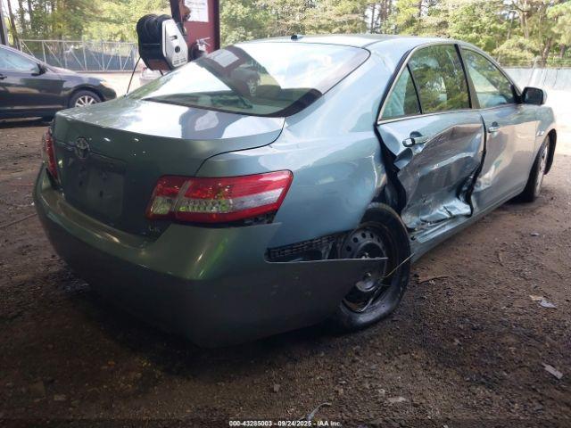 Toyota Camry Le Image 6